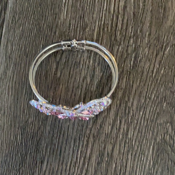 Beautiful Butterfly Cuff bracelet - Picture 2 of 4